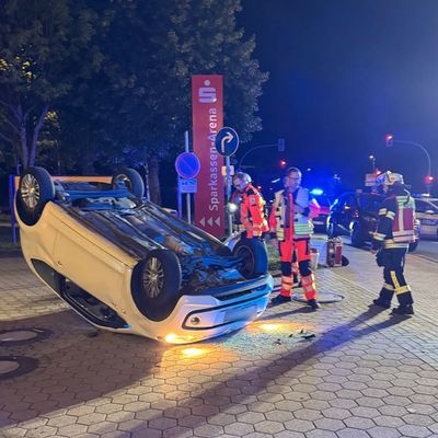 FW-AUR: PKW infolge einer Kollision überschlagen