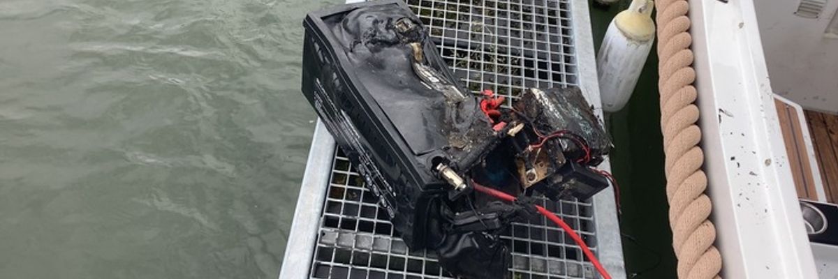 FW-OB: Rauchentwicklung auf Solarboot in der Marina Oberhausen