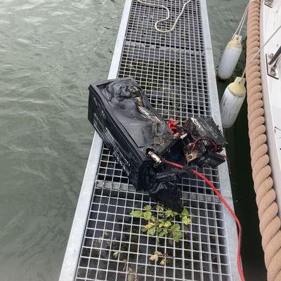 FW-OB: Rauchentwicklung auf Solarboot in der Marina Oberhausen
