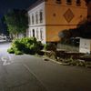 FW-EN: Wetter - Sattelauflieger bringt Baum zu fallen