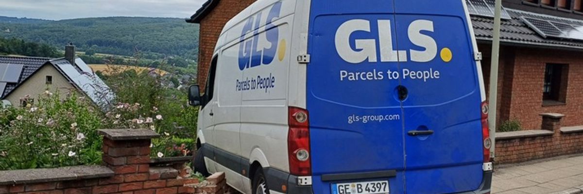 FW-EN: Wetter - Alleinunfall es Paketfahrzeuges am Vormittag