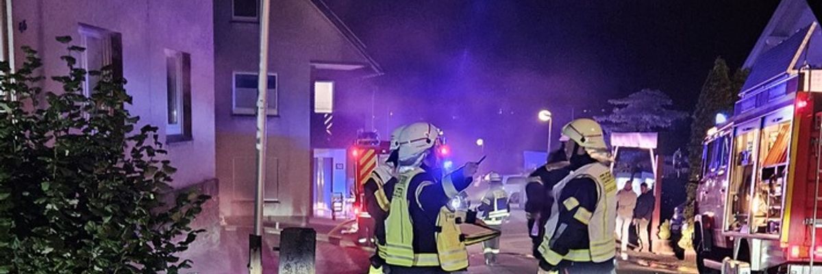 FW-AR: Interkommunale Herbstübung: Feuerwehren Arnsberg und Wickede erproben den Ernstfall