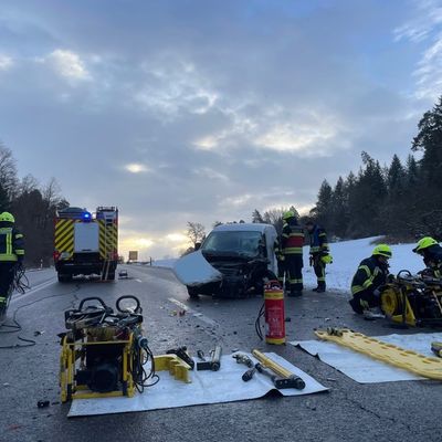 KFV-CW: Schwerer Verkehrsunfall auf der L 361 bei Nagold - Rettungshubschrauber bringt Schwerverletzten ins Krankenhaus