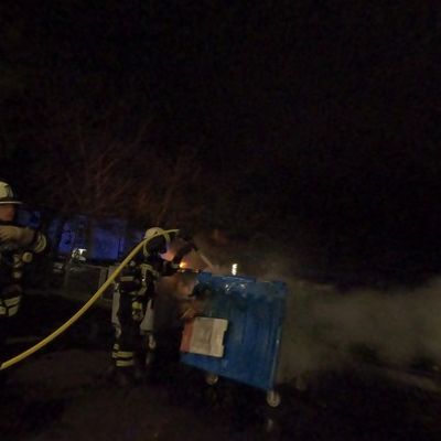 FW-MK: Silvesternacht mit mehreren Kleinbränden