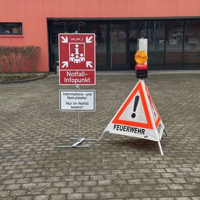 FW Dinslaken: Test der Notfallinformationspunkte in Dinslaken liefert wichtige Erkenntnisse