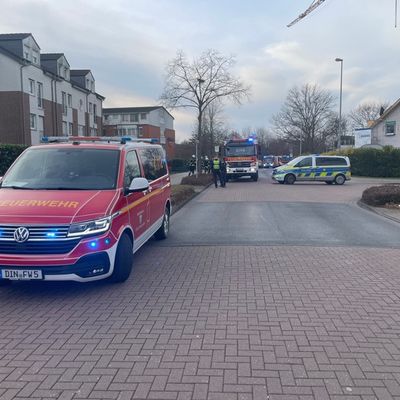 FW Dinslaken: Gemeldeter Zimmerbrand an der Kurt-Schuhmacher Straße