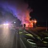 FW Meerbusch: Nächtlicher Vollbrand eines Verkaufsstandes