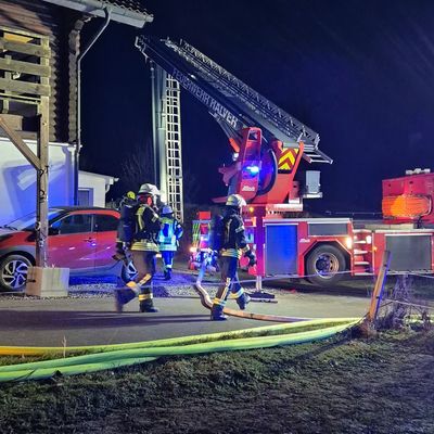 FW Schalksmühle: Großeinsatz durch Brand in Schalksmühle-Everinghausen