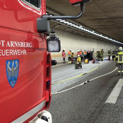 FW-AR: Schwerer Verkehrsunfall auf der BAB 46 im Tunnel Uentrop mit 3 verletzten Personen Großangelegte Rettungsübung im Tunnel der A46 bei Arnsberg