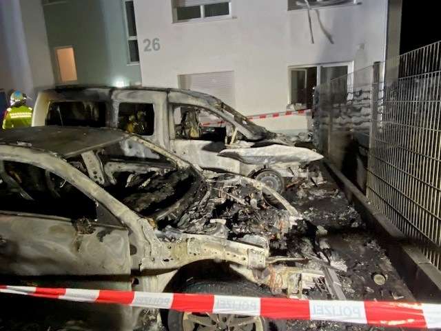 FW Paderborn: Einsatzreicher Jahreswechsel 2025/26 für die Feuerwehr Paderborn - zwei größere Einsatzlagen in der Neujahrsnacht