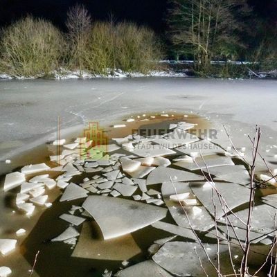 FW-OLL: Feuerwehr Wildeshausen warnt vor Eisflächen - Realistische Eisrettungsübung durchgeführt