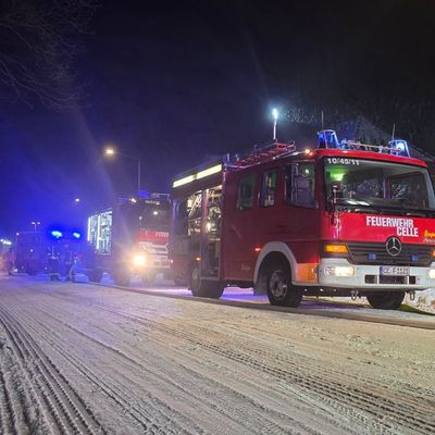 FW Celle: Kellerbrand- drei Personen und eine Katze gerettet