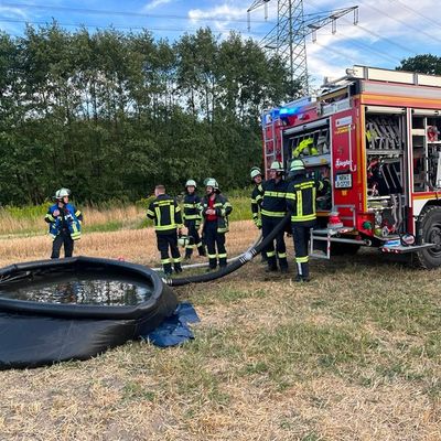 FW-WRN: Freiwillige Feuerwehr Werne übt Vegetationsbrandbekämpfung