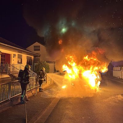 Feuerwehr MTK: Von Gasgeruch bis Fahrzeugbrand - Hattersheimer Feuerwehren mehrfach gefordert
