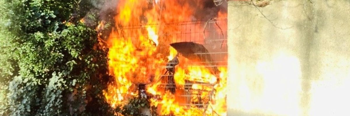 FW-OB: Feuerwehreinsatz in Oberhausen-Lirich Süd - Brennender Unrat