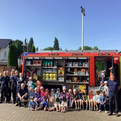 FW-PB: Feuer und Flamme für den Brandschutz: Spannende Brandschutzerziehung in Schwaney