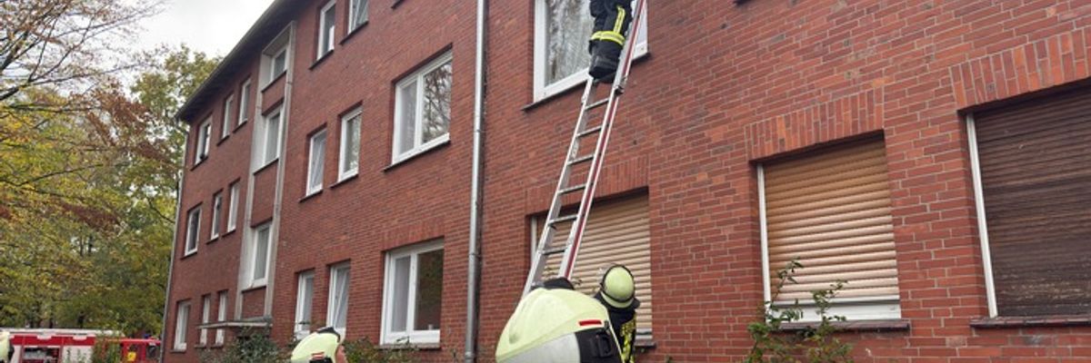 FW-AUR: Essensreste auf Herdplatte verkohlt