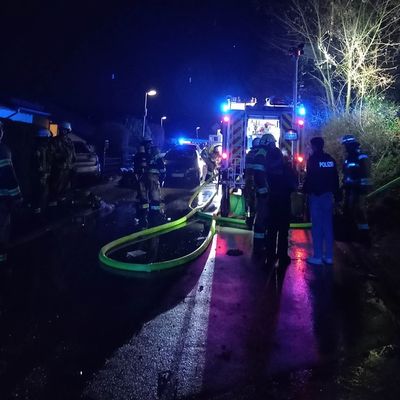 FW-EN: Intensiver Start ins neue Jahr - Balkonbrand mit Großeinsatz in der Berliner Straße