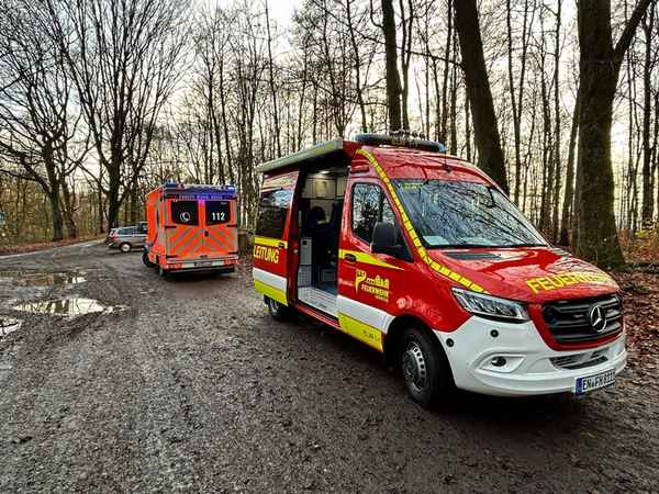 FW-EN: Medizinischer Notfall während Veranstaltung im Waldgebiet - Umfangreicher Einsatz von Feuerwehr und Rettungsdienst