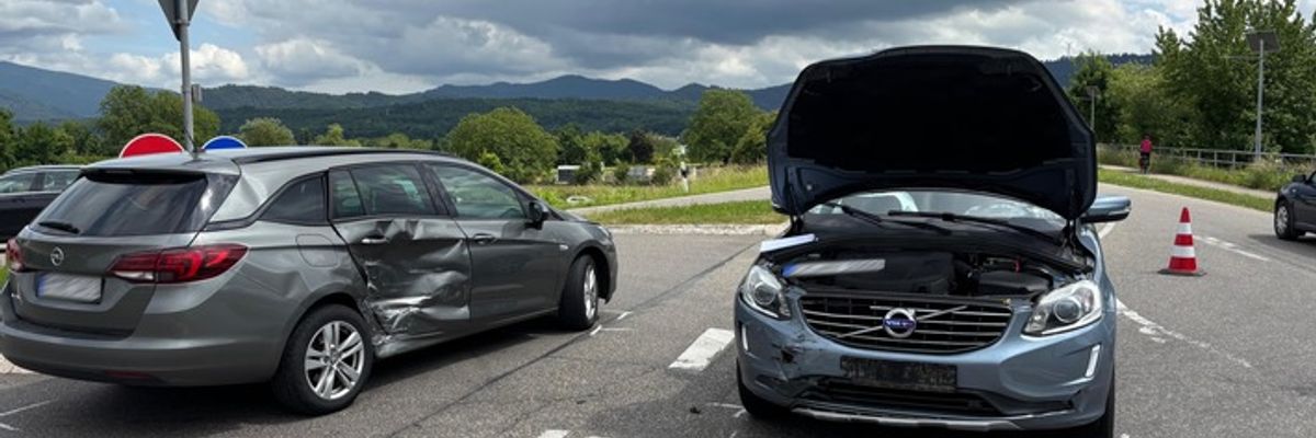 FW Gundelfingen: Verkehrsunfall bei Gundelfingen - Mehrere Verletzte