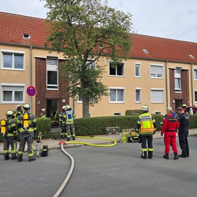 FW-WRN: Wohnungsbrand in der Bergstraße