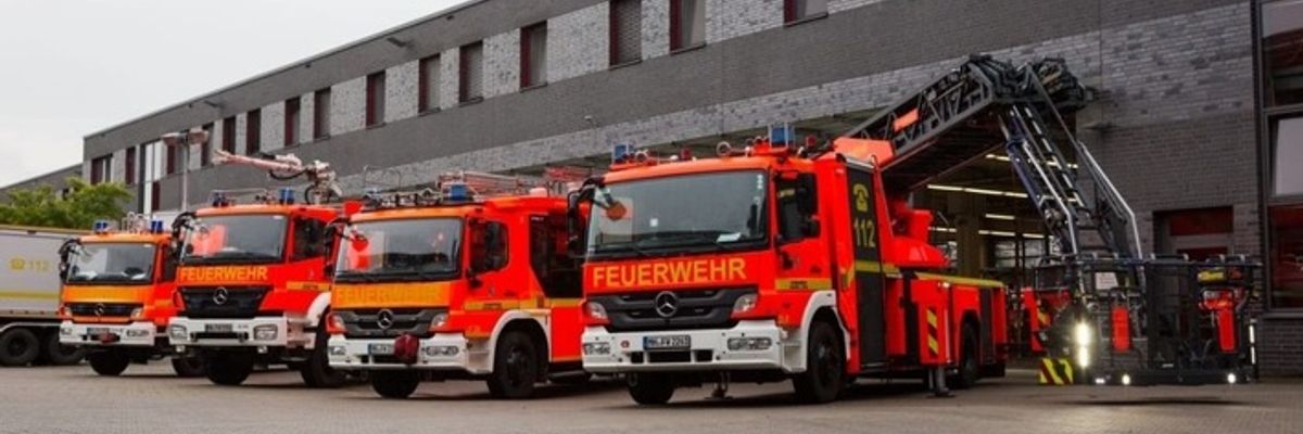 FW-MH: Brand in Müllsammelbehälter in Hochhaus am Hans-Böckler-Platz