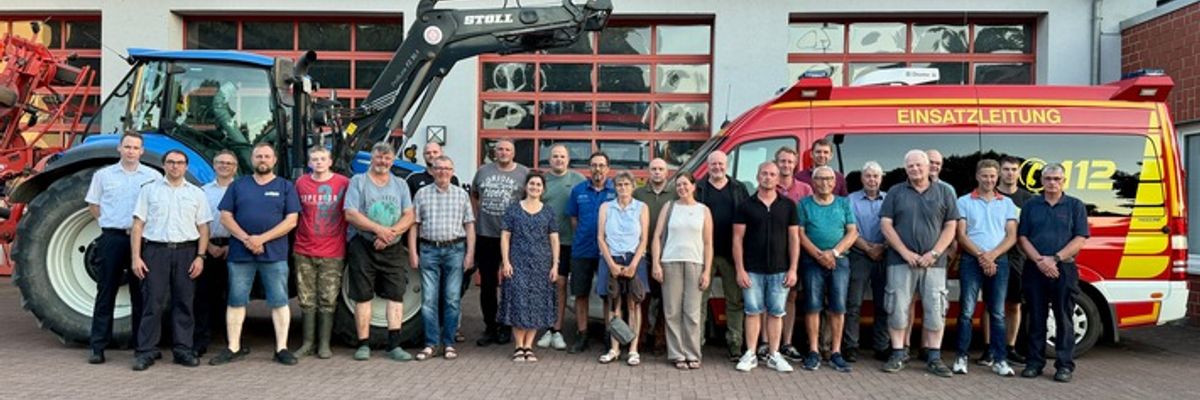 FW Hünxe: Feuerwehr Hünxe tauscht sich über die Zusammenarbeit mit landwirtschaftlichen Betrieben aus