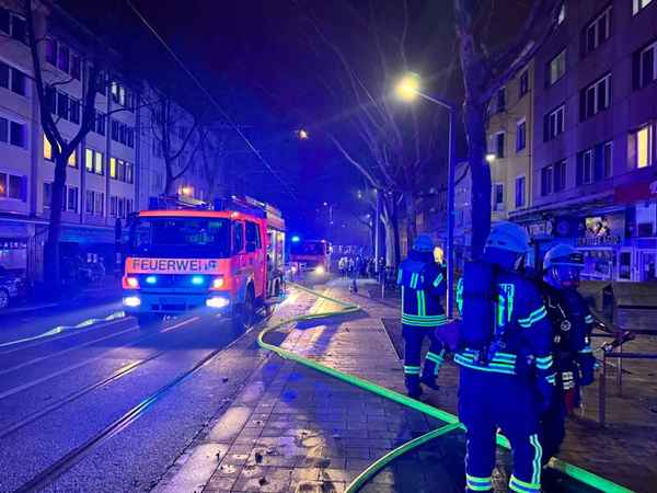 FW-MH: Ruhige Silvesternacht für Feuerwehr und Rettungsdienst in Mülheim an der Ruhr - 23 Brandeinsätze und 27 Rettungsdiensteinsätze