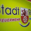 FW Ratingen: Gabelstapler an Lagerhalle in Brand geraten