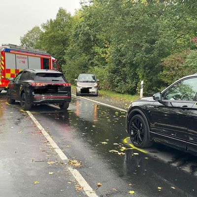 FW Bergheim: Verkehrsunfall mit Verletzten in Bergheim-Kenten Einsatzreicher Tag der Feuerwehr Bergheim