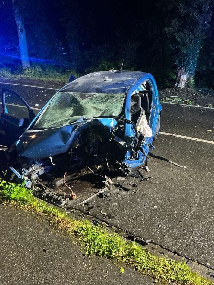 FW-BOT: Verkehrsunfall mit eingeklemmter Person in Bottrop-Fuhlenbrock