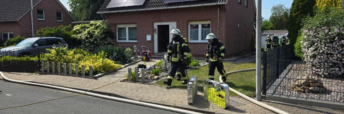 FW-ROW: Brand im Dachbereich eines Einfamilienhauses in Gnarrenburg
