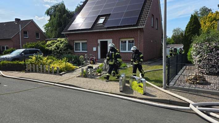 FW-ROW: Brand im Dachbereich eines Einfamilienhauses in Gnarrenburg
