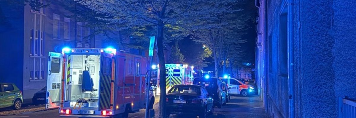 FW-RE: Nächtlicher Brand in Mehrfamilienhaus - Keine Verletzten