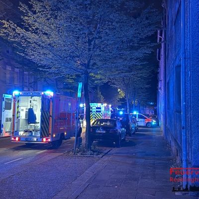 FW-RE: Nächtlicher Brand in Mehrfamilienhaus - Keine Verletzten