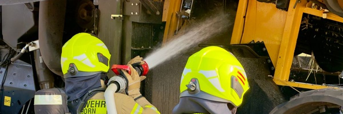 FW-OLL: Mähdrescherbrand bei Erntearbeiten - Umsichtiges Handeln verhindert Flächenbrand