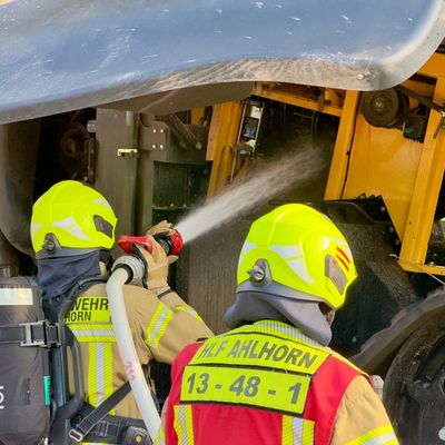 FW-OLL: Mähdrescherbrand bei Erntearbeiten - Umsichtiges Handeln verhindert Flächenbrand