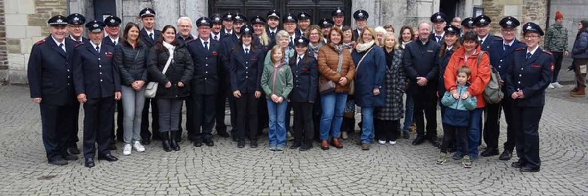 FW Tönisvorst: Musikzug der Freiwilligen Feuerwehr Tönisvorst begleitet Messe im Aachener Dom