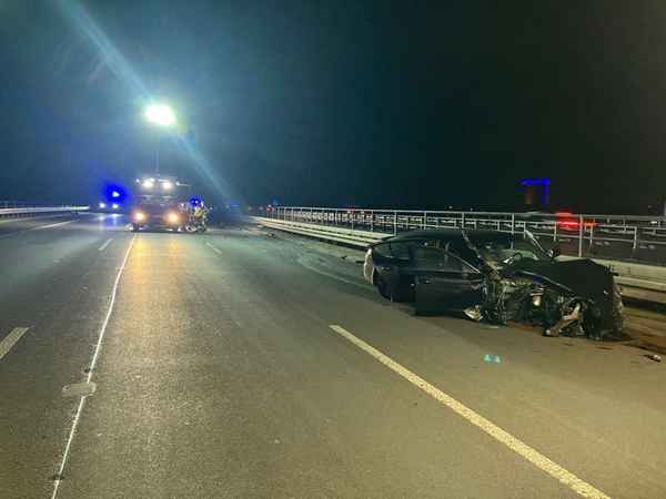 FW-OB: Verkehrsunfall auf der A 42