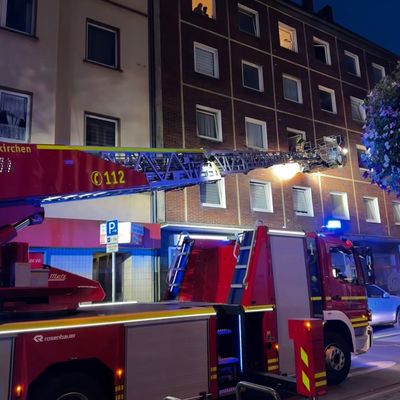FW-GE: Kellerbrand in Wohn- und Geschäftshaus in Rotthausen