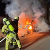 FW Moers: Brennender Kleintransporter in Moers-Scherpenberg