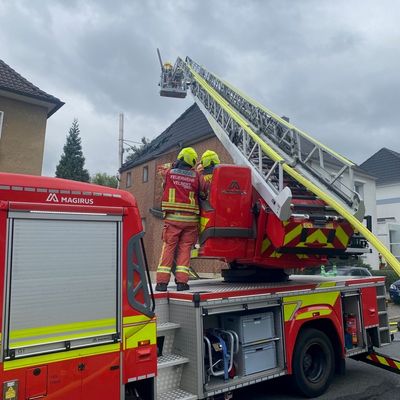 FW-Velbert: Dachstuhlbrand und mehrere Paralleleinsätze