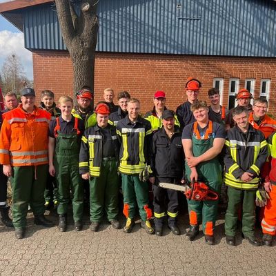 FFW Bergen: Kettensägenausbildung Modul A der Stadtfeuerwehr Bergen
