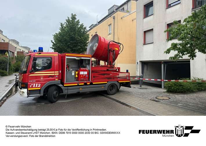 FW-M: Brennender Pkw in Tiefgarage (Berg am Laim)