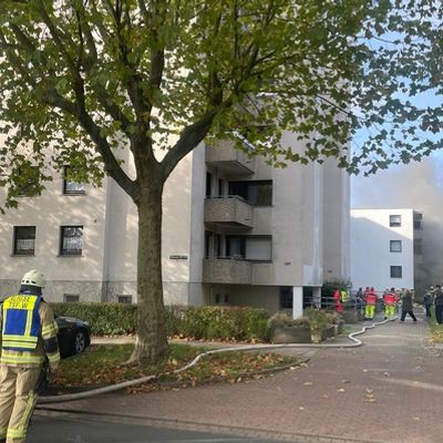FW Lehrte: Kellerbrand, Lkw-Unfall und Türöffnung: Feuerwehren in Lehrte mehrfach gefordert