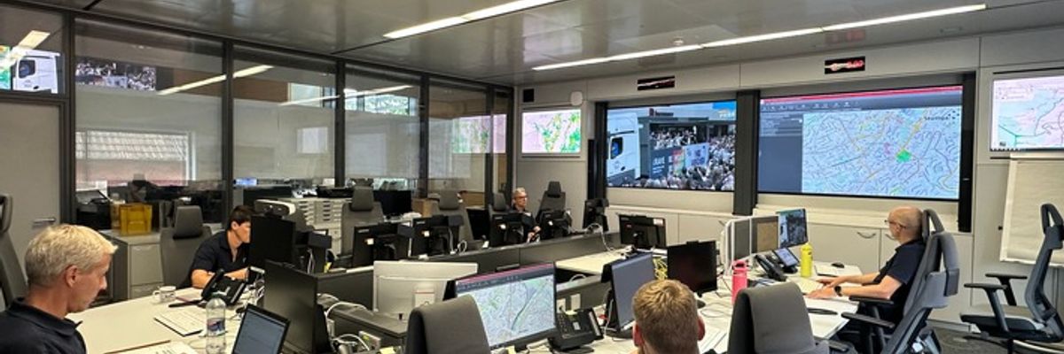 FW Stuttgart: Feuerwehr Stuttgart zur Absicherung von Großveranstaltungen und einer Demonstration im Einsatz