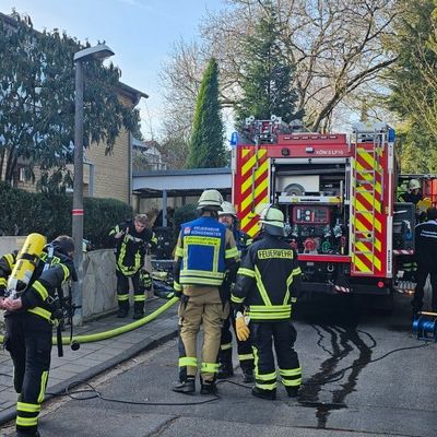 FW Königswinter: Feuer in Küche schnell gelöscht