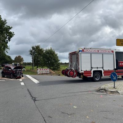 FW-AUR: Mehrere Verletzte nach Aufprall auf Landesstraße 34