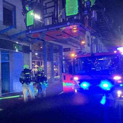 FW Paderborn: Gemeldeter Wohnungsbrand mit Menschenleben in Gefahr in der Rosenstraße