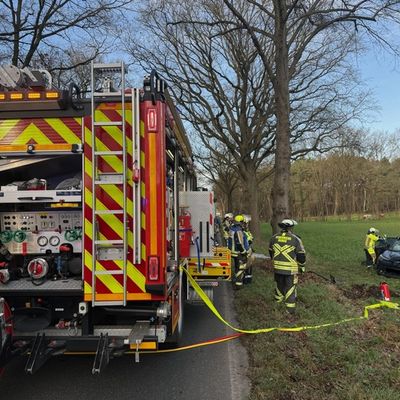 FW Hünxe: Verkehrsunfall mit einer schwerverletzten Person